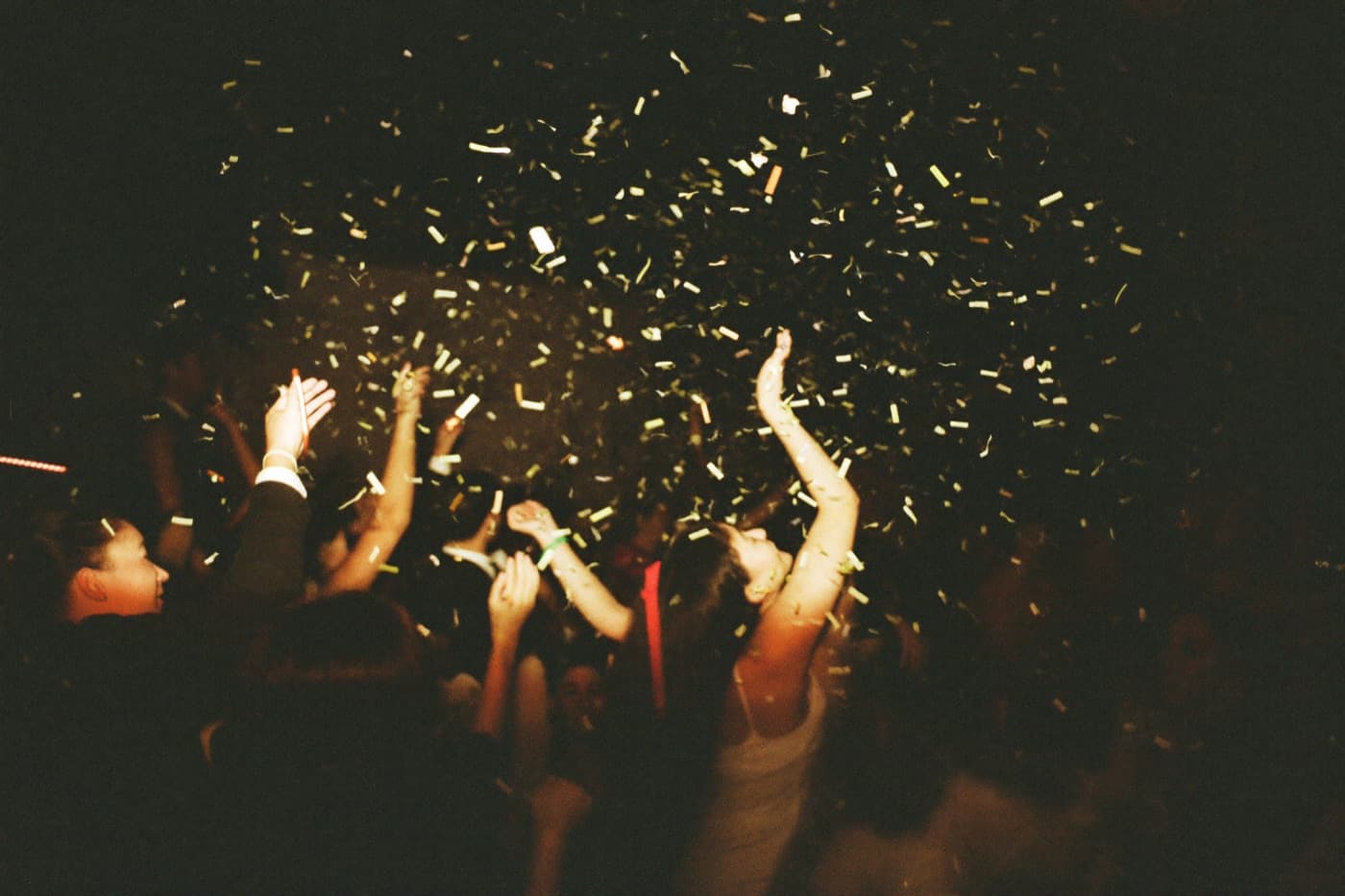 Confetti di lantai dansa resepsi